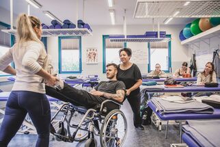 praktische Anwendung Rollstuhl